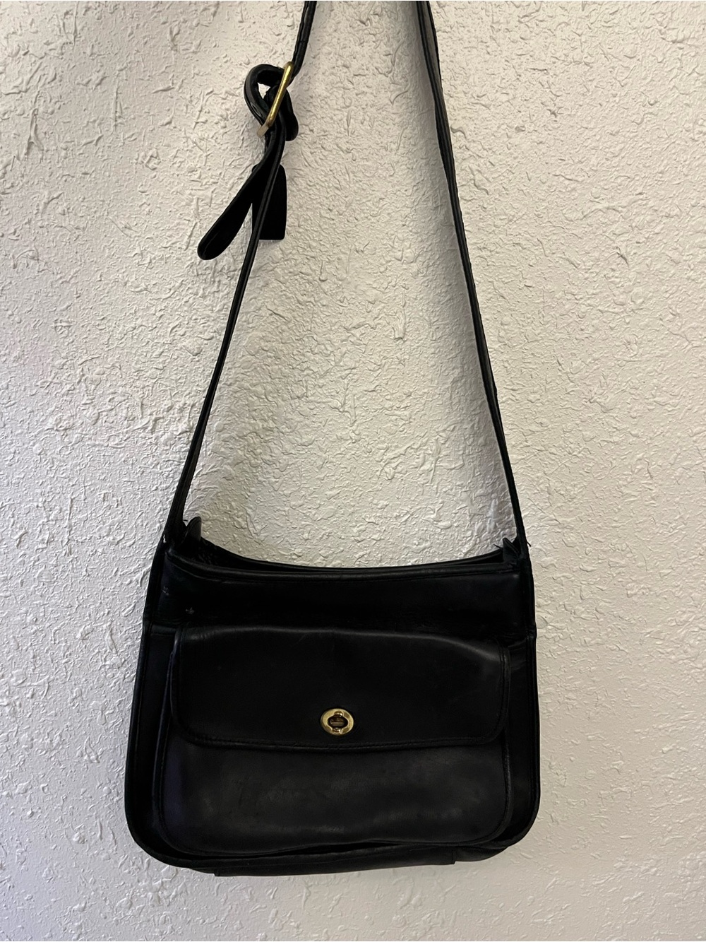 Classic Black Leather Shoulder Bag - Timeless Design